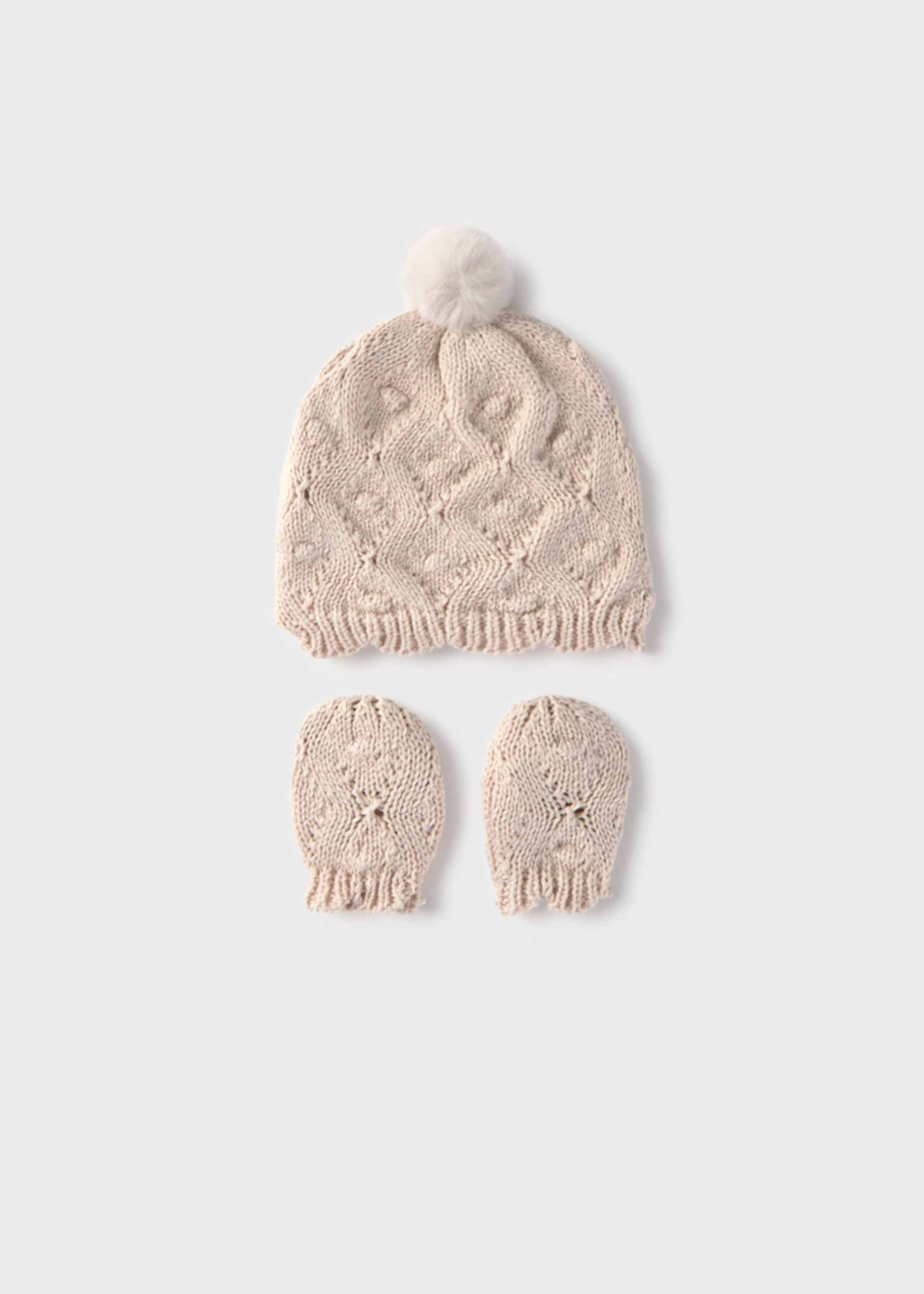 Newborn girl hat and mittens set