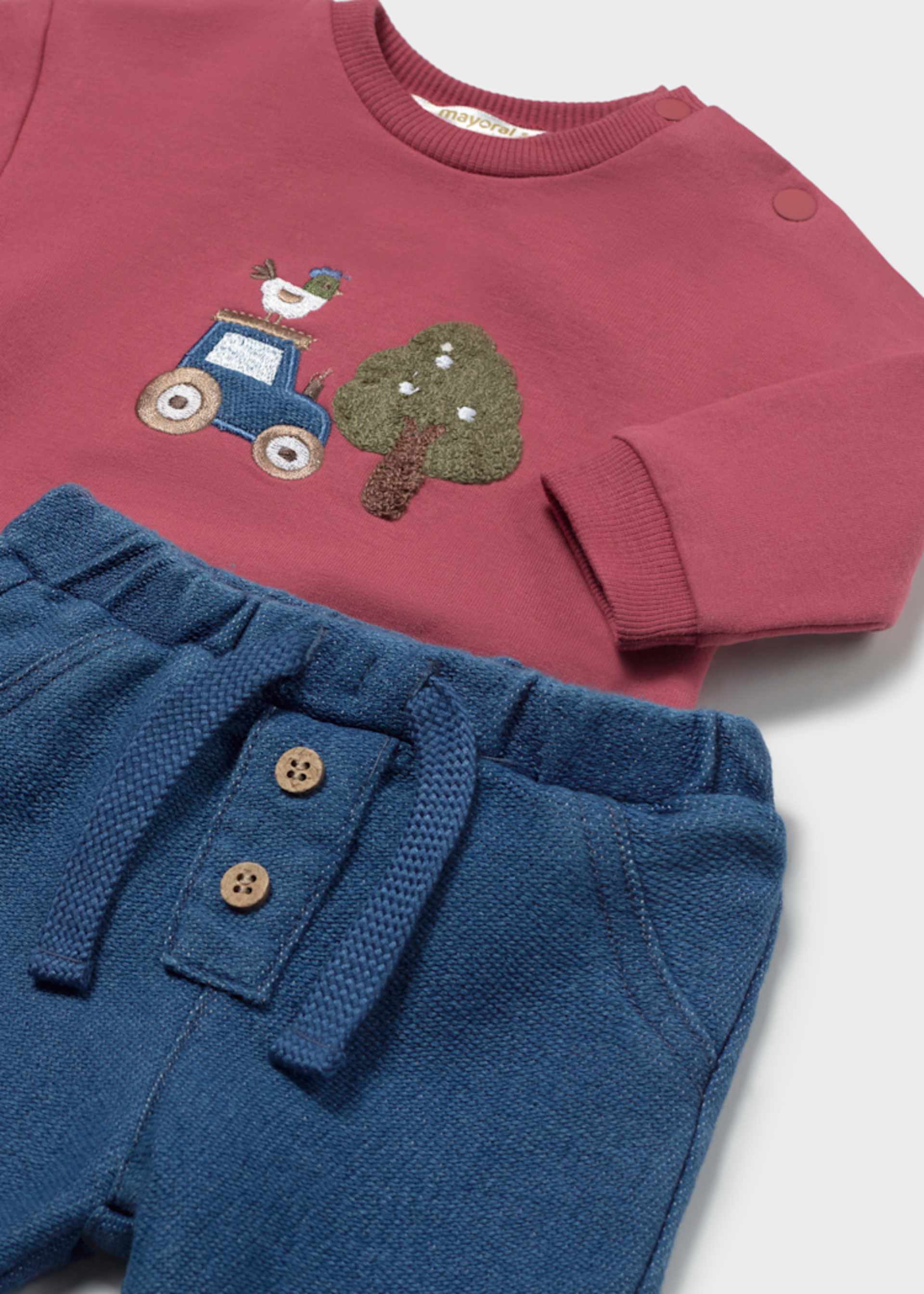 Newborn trousers and jumper set