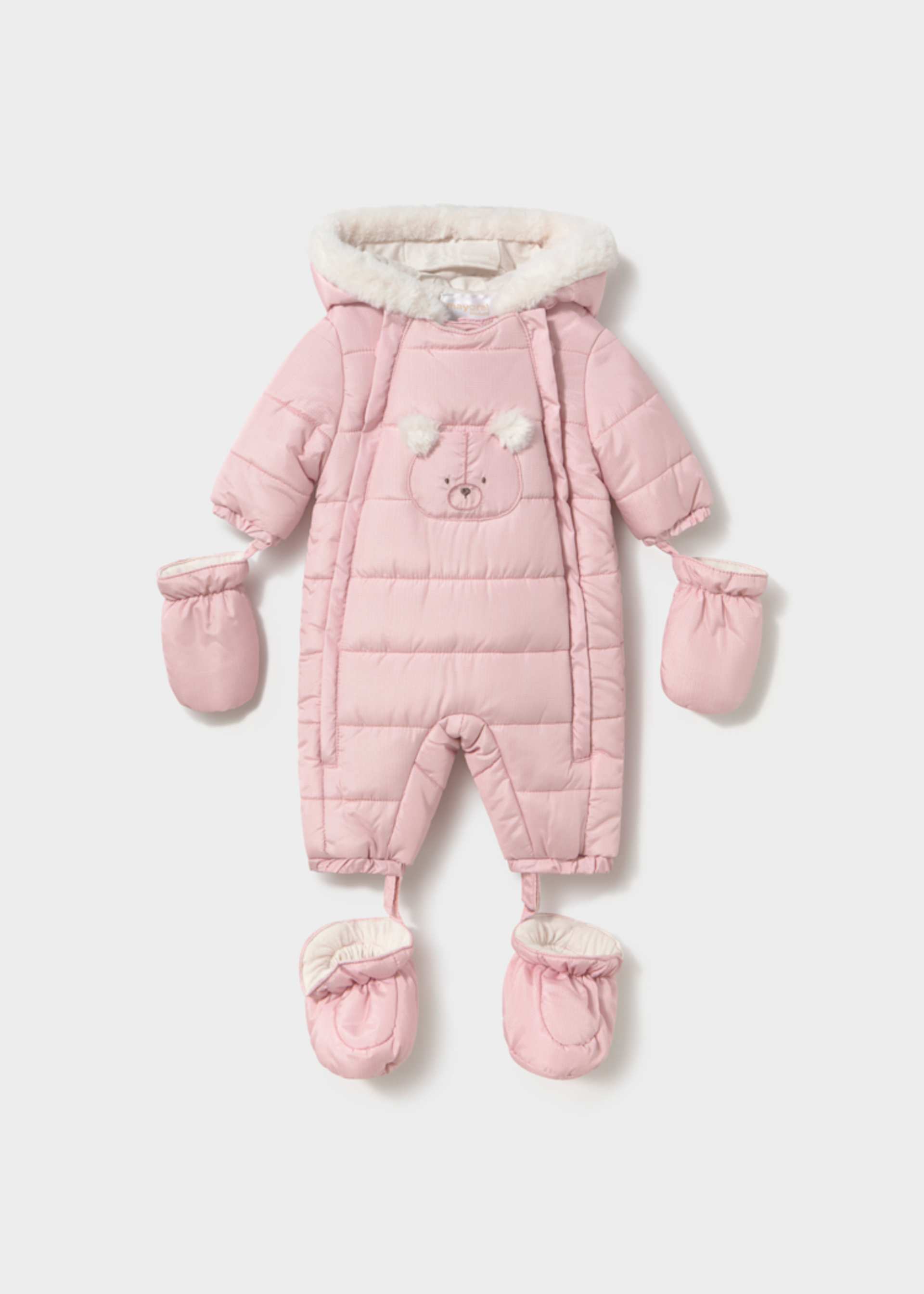 Космонавт новородено момче