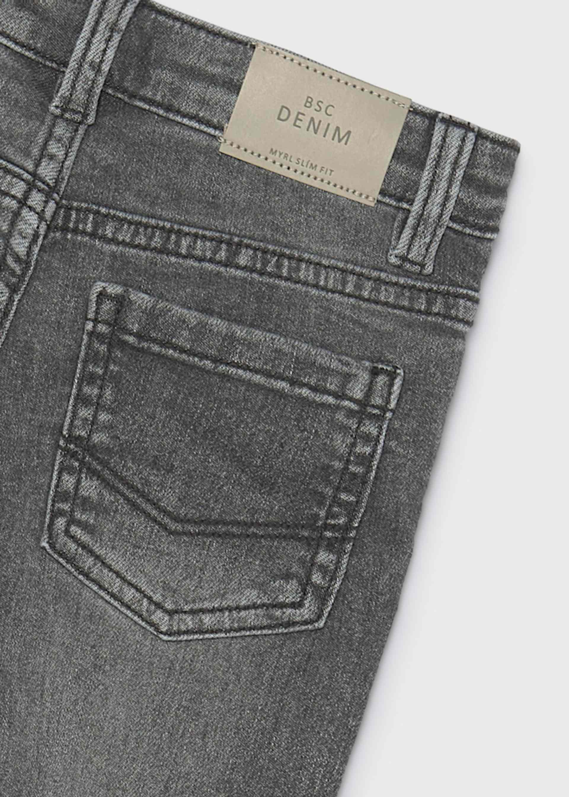 Pantalón de mezclilla básico slim fit niño Pantalón de mezclilla básico slim fit niño