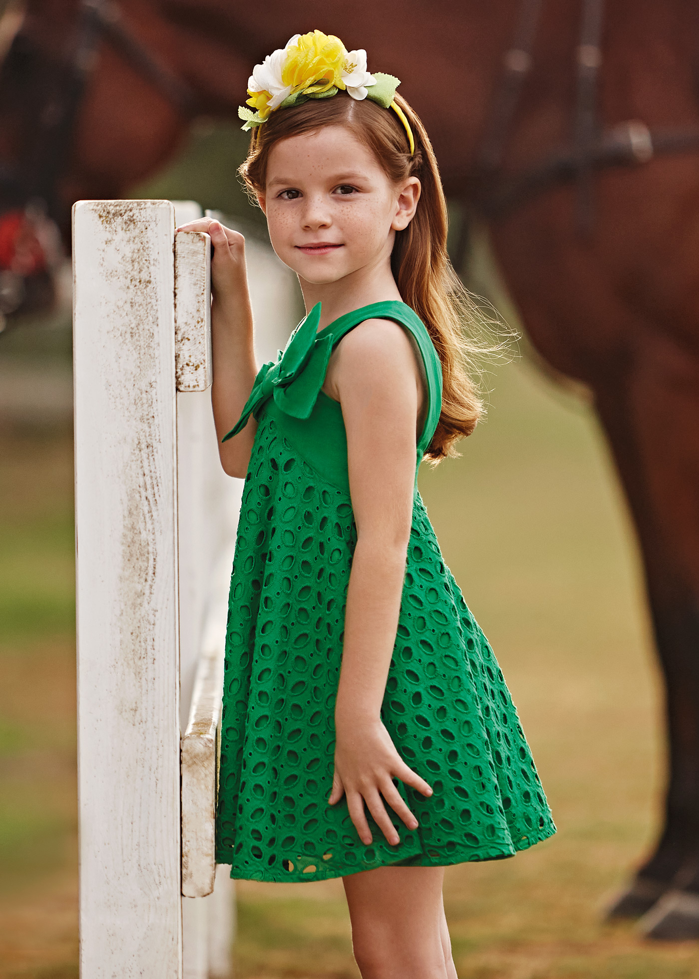 Vestido perfurado de algodão menina Mayoral