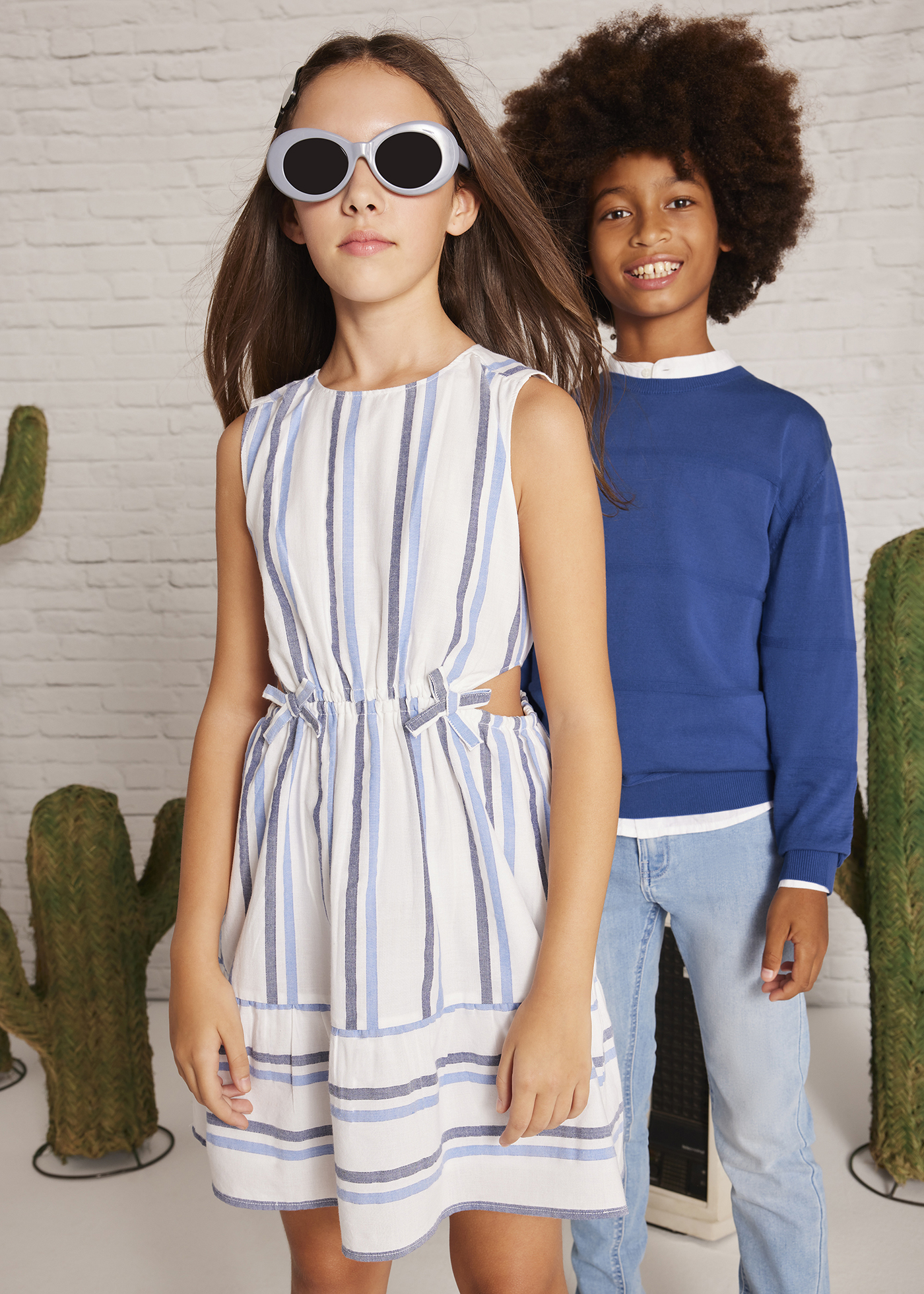 sukienka-w-paski-z-wycieciami-